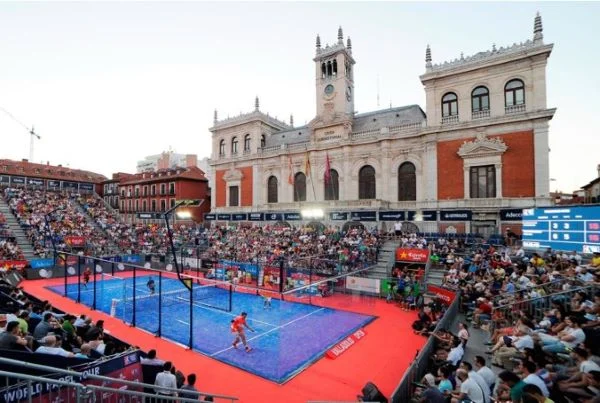 Imagen representativa de los años 2010 en el padel