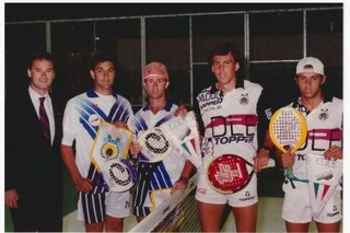 Imagen representativa de los años 90 en el padel